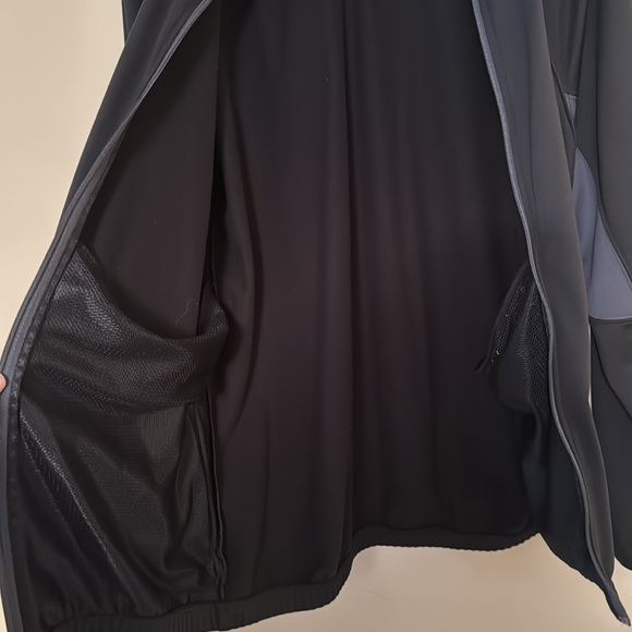 NWOT Under Armor! Perfect men’s running attire. Only Tried on. - Picture 5 of 5